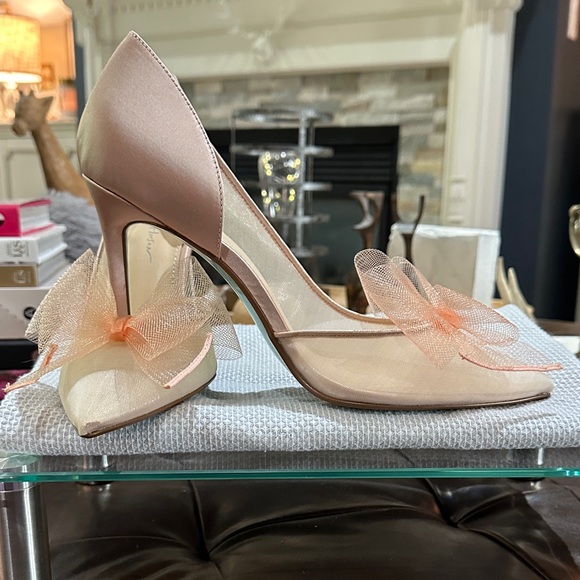 Betsey Johnson “Susan” Tulle Bow Stiletto in Peach, NWOB in Size 10. - Picture 1 of 16